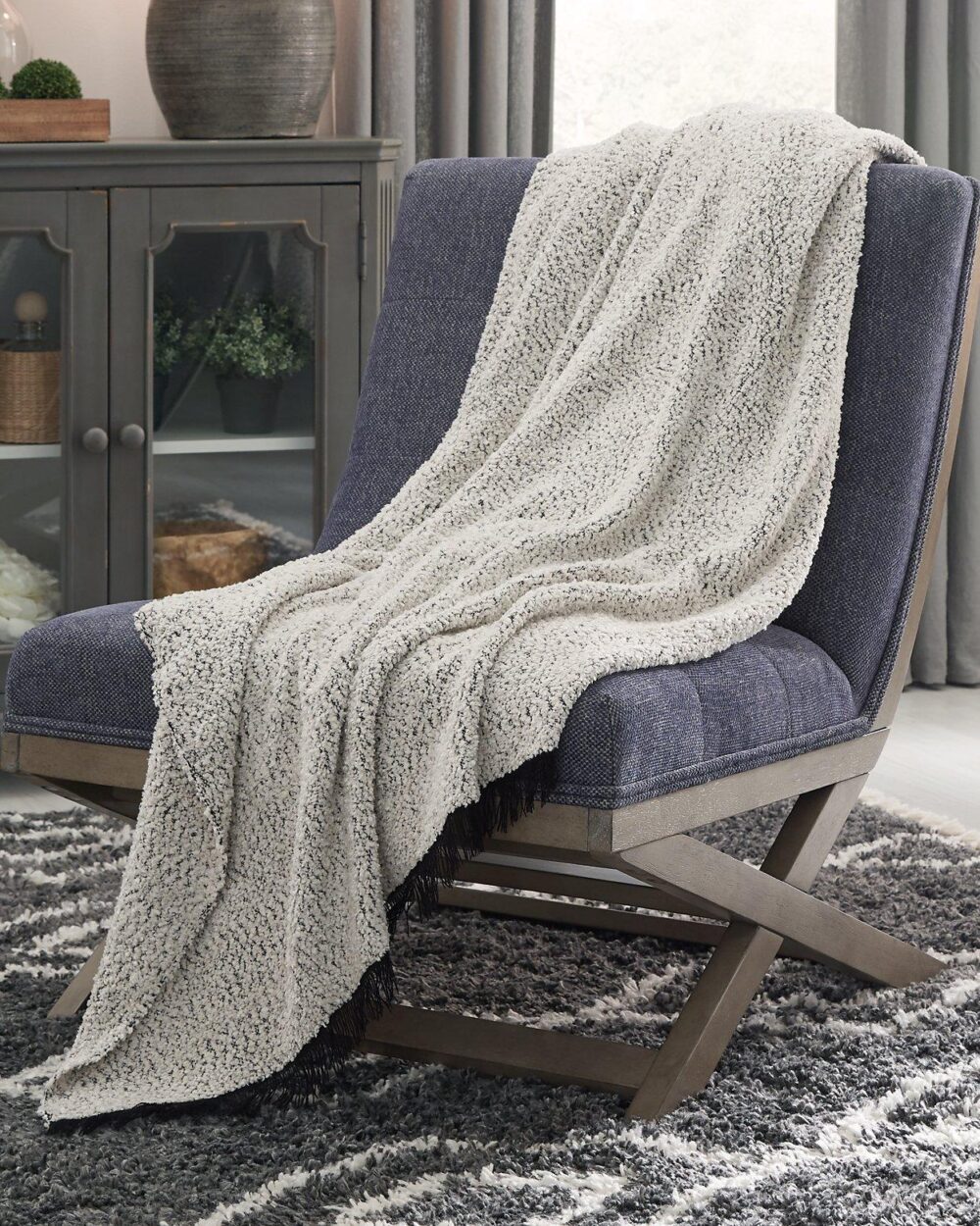 Leonita Throw - Image 2