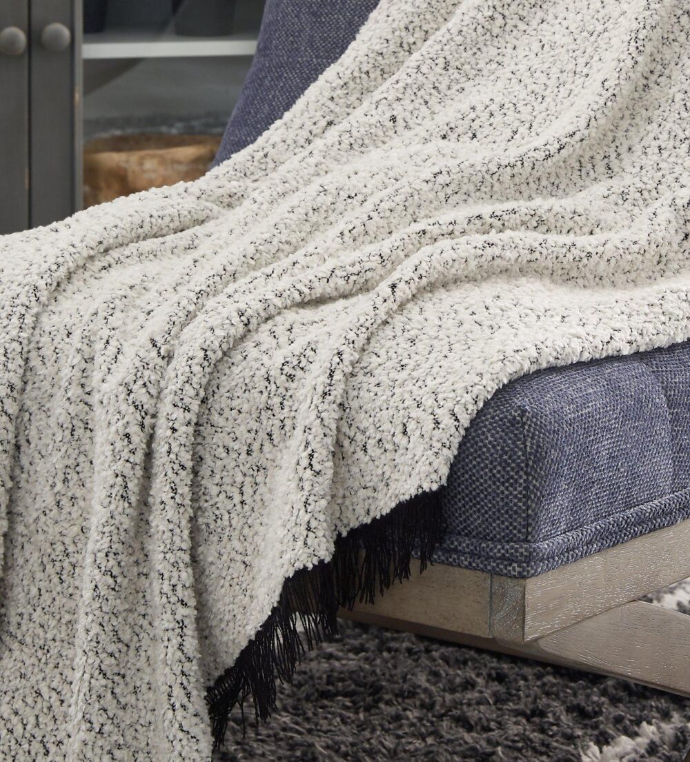 Leonita Throw - Image 3