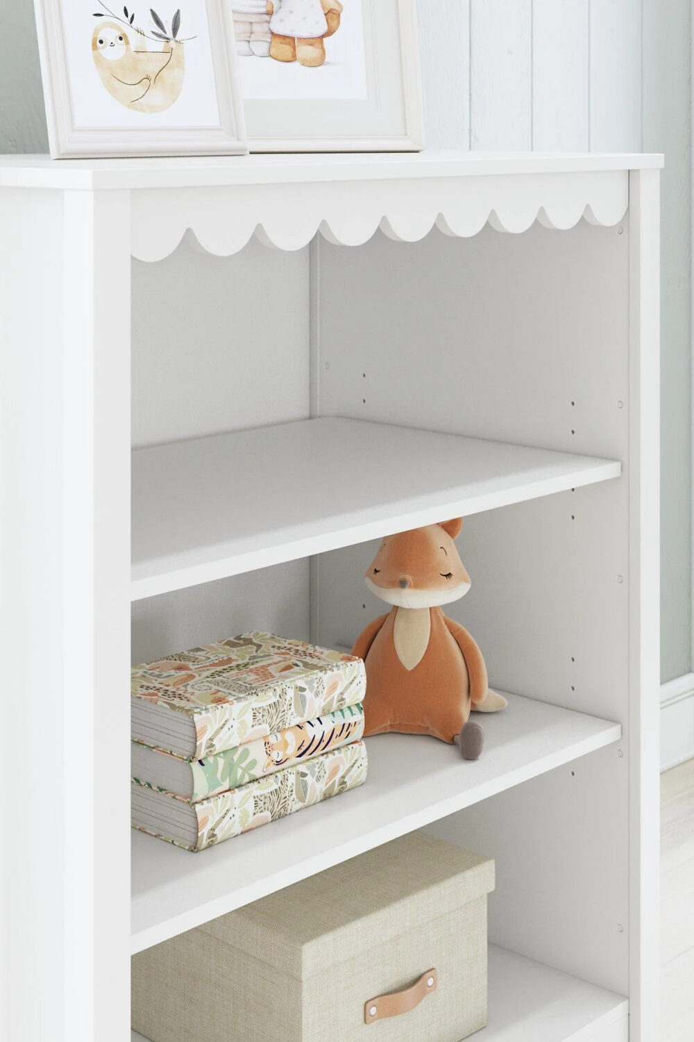 Hallityn Bookcase - Image 4