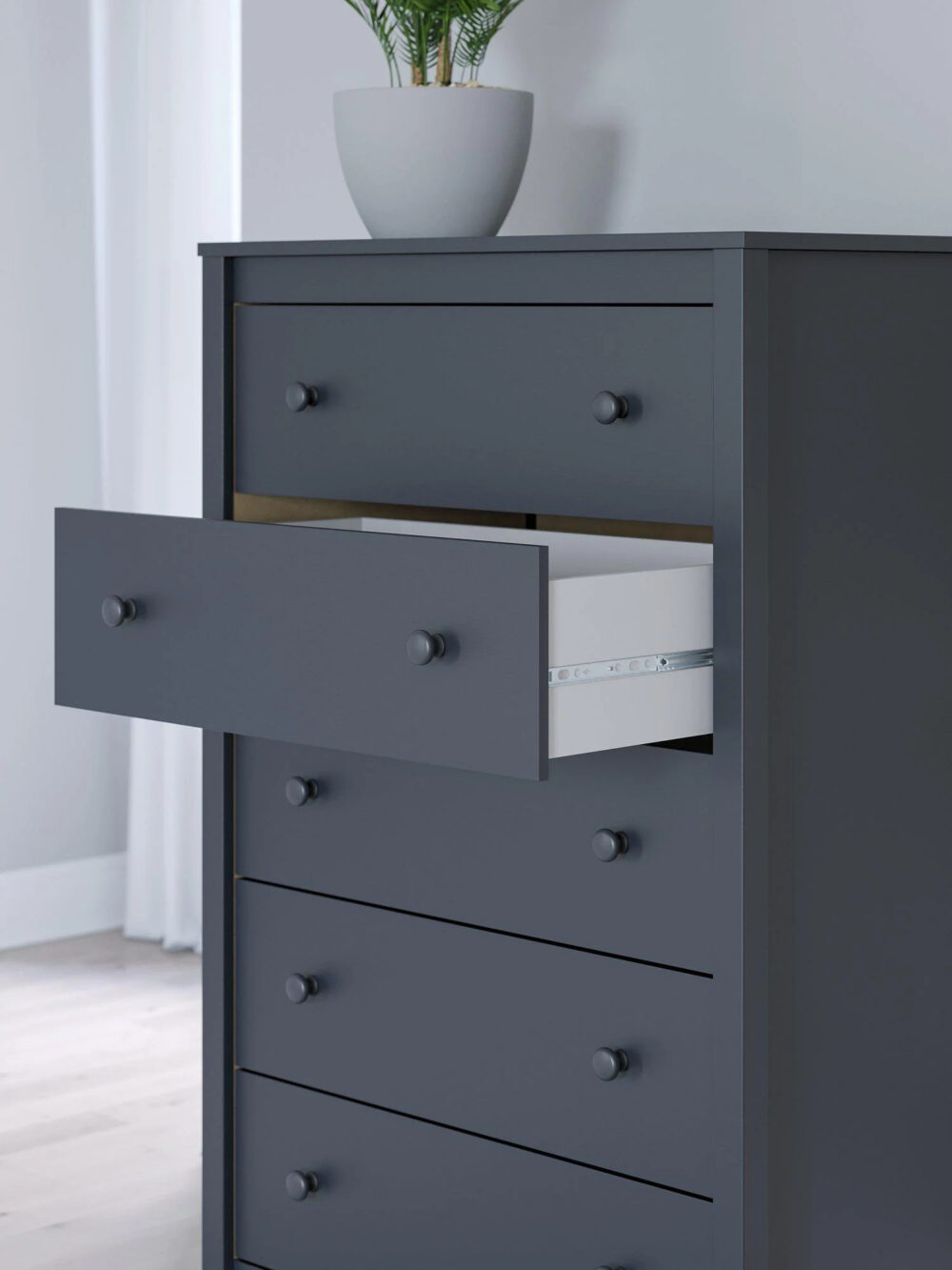 Simmenfort Chest of Drawers - Image 5